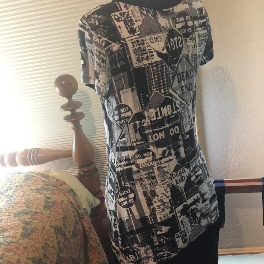 Top - Picture 2 of 2